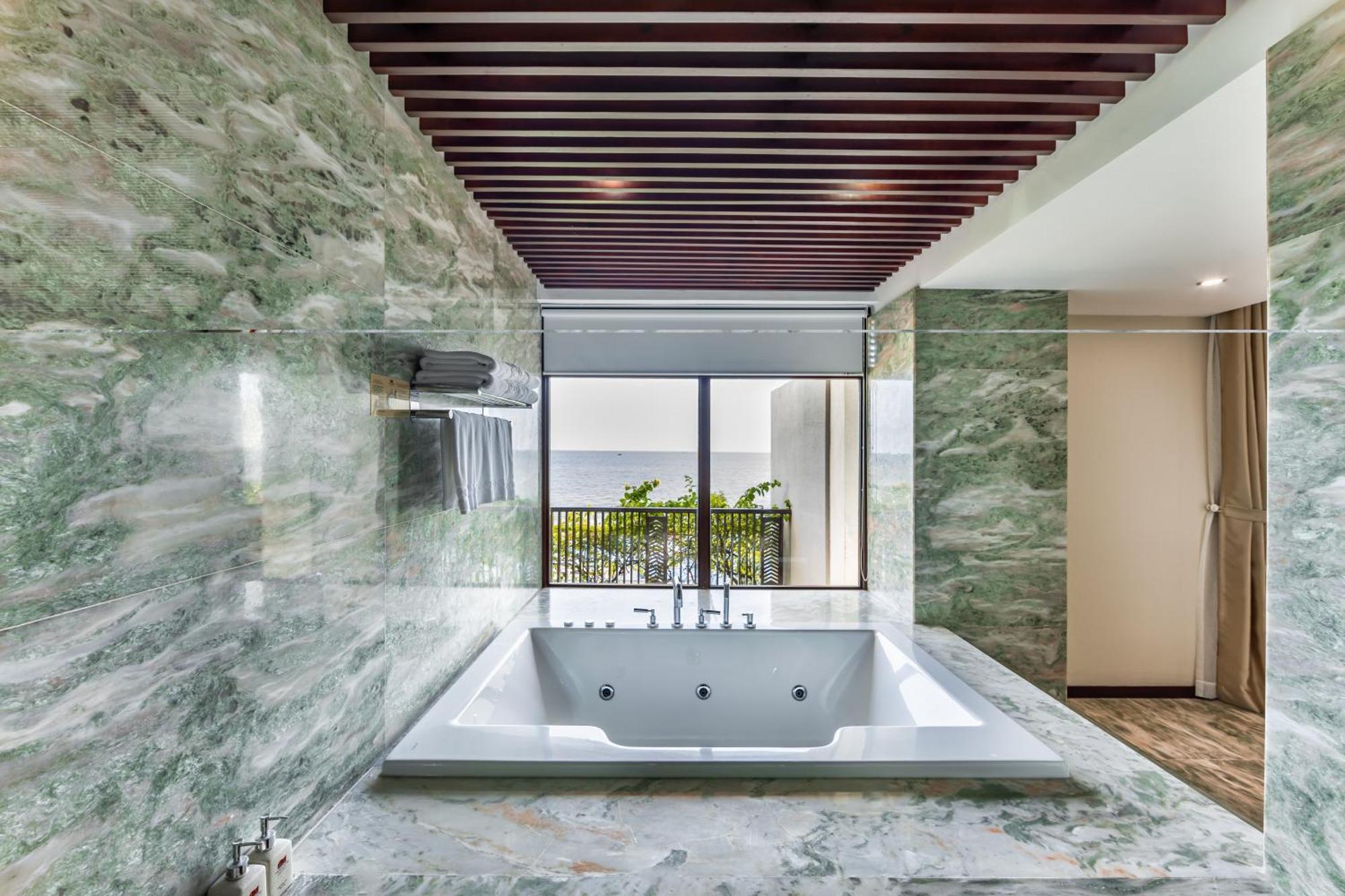 Vietsovpetro Ho Tram Beach Resort & Spa エクステリア 写真